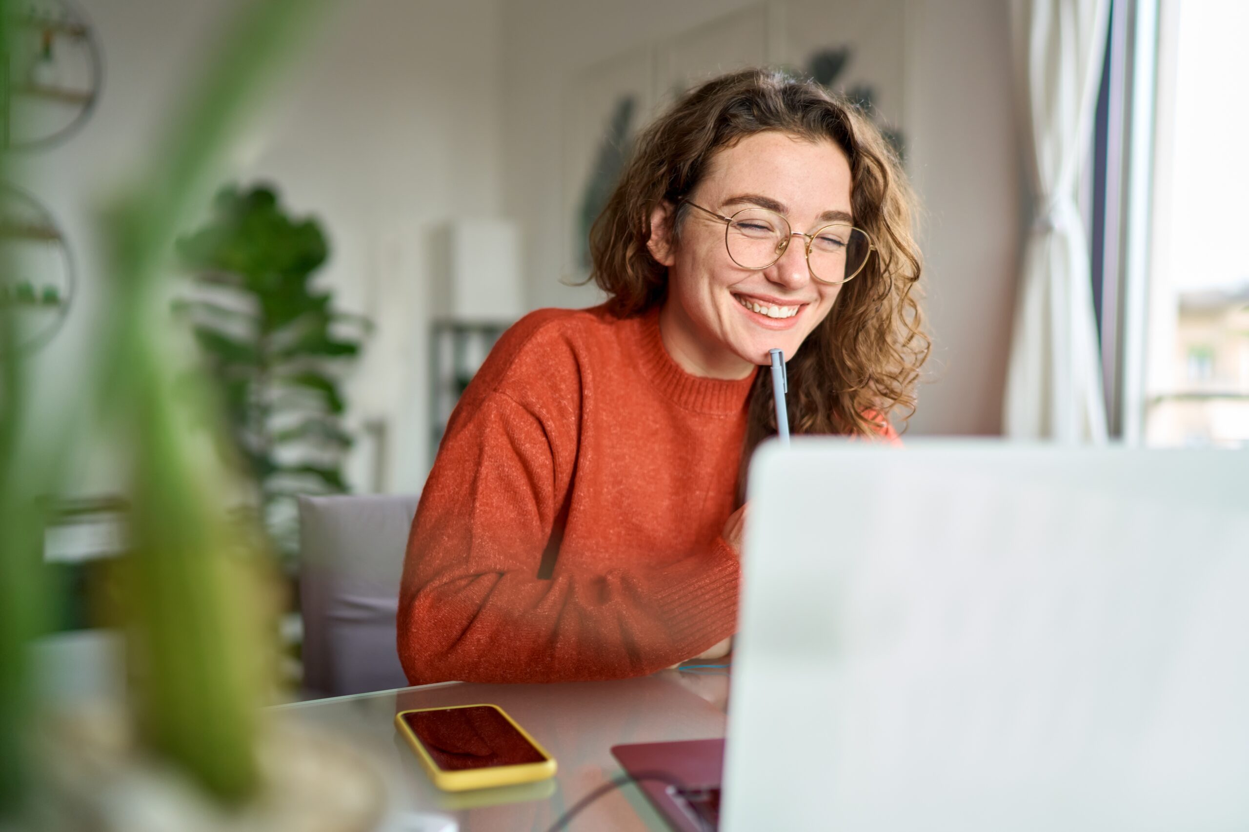 Happy,Young,Woman,Using,Laptop,Sitting,At,Desk,Writing,Notes Happy,Young,Woman,Using,Laptop,Sitting,At,Desk,Writing,Notes
